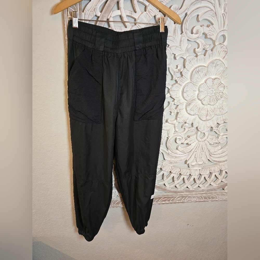 Nike Women's Black Cargo Pants Size M